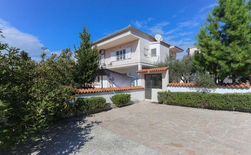 Villa in Okrug Gornji, Split-Dalmatia County, Croatia 1