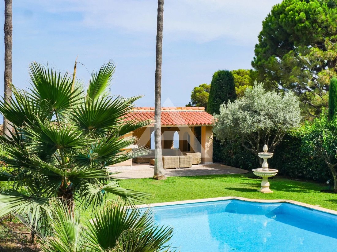 Villa in Saint-Jean-Cap-Ferrat, Provence-Alpes-Côte d'Azur, France 2 - 15189337