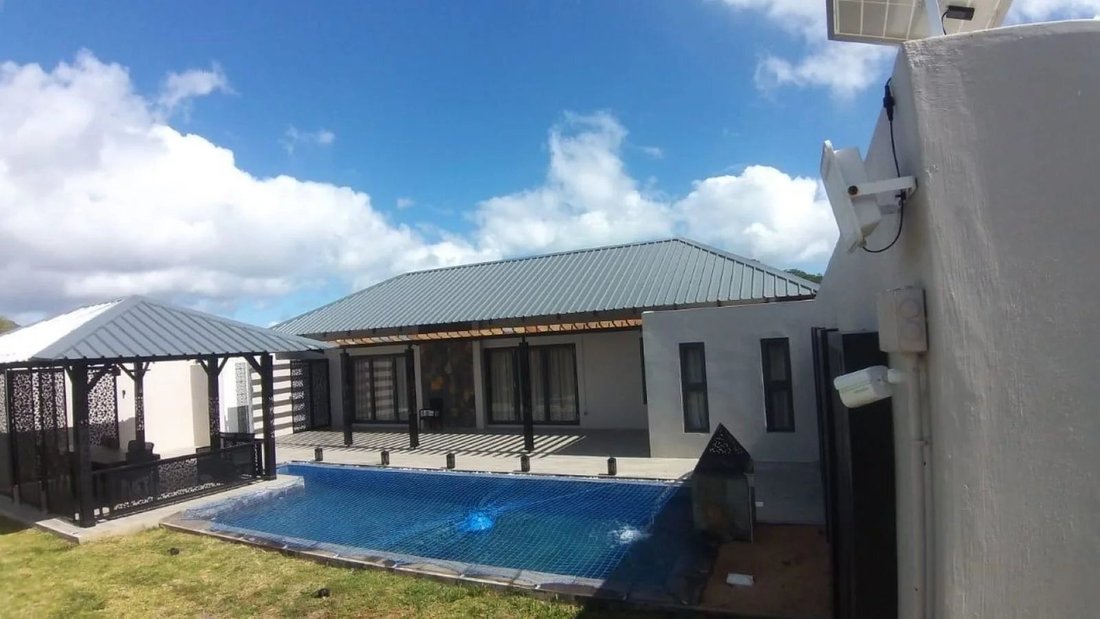 Villa in Black River, Rivière Noire District, Mauritius 1 - 14722280