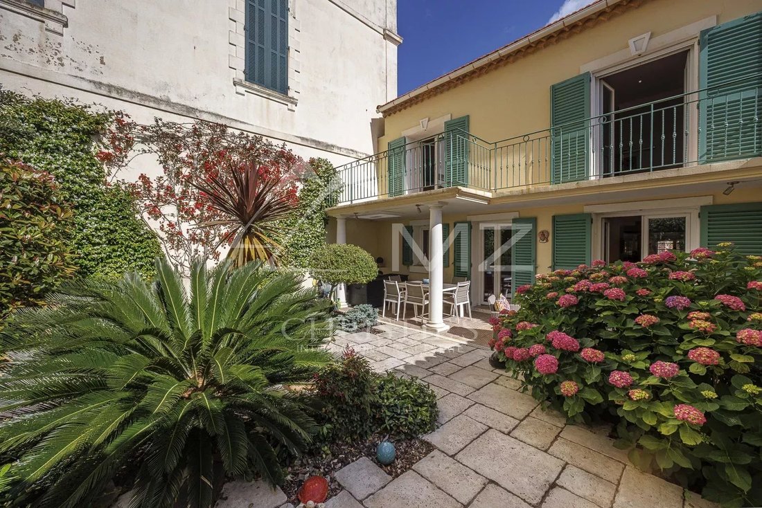 House in Cannes, Provence-Alpes-Côte d'Azur, France 3 - 14305043