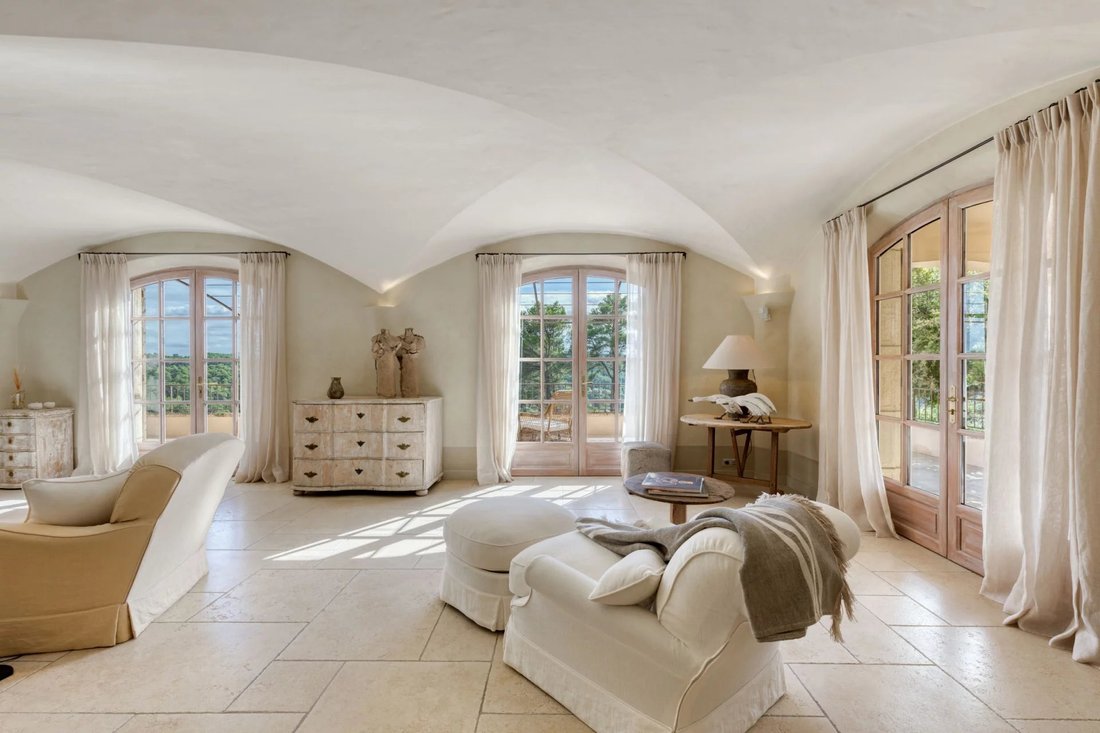 Villa in Entrecasteaux, Provence-Alpes-Côte d'Azur, France 3 - 14833640