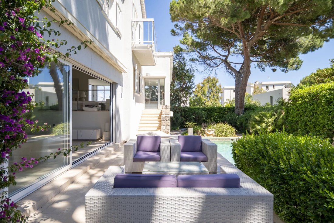 Villa in Antibes, Provence-Alpes-Côte d'Azur, France 2 - 14351685