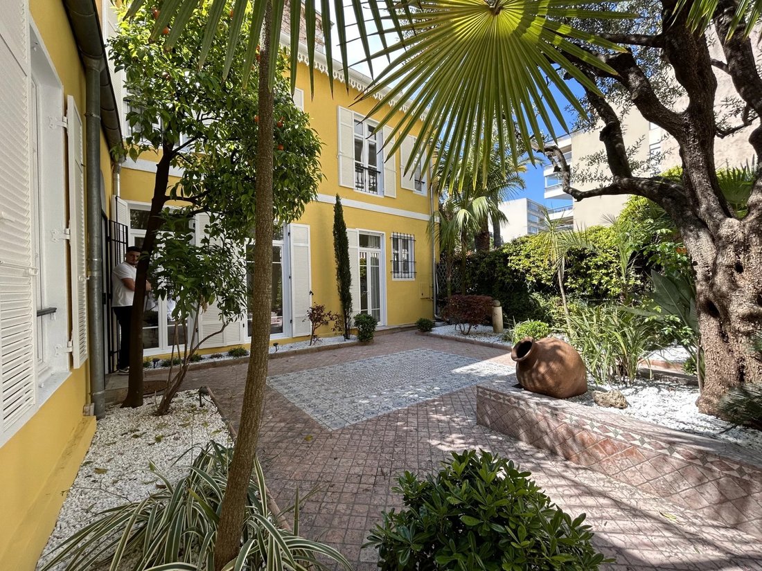 House in Cannes, Provence-Alpes-Côte d'Azur, France 3 - 12752431