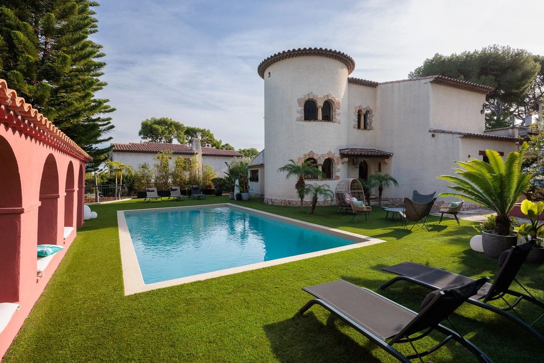 Villa in Antibes, Provence-Alpes-Côte d'Azur, France 4 - 13562107