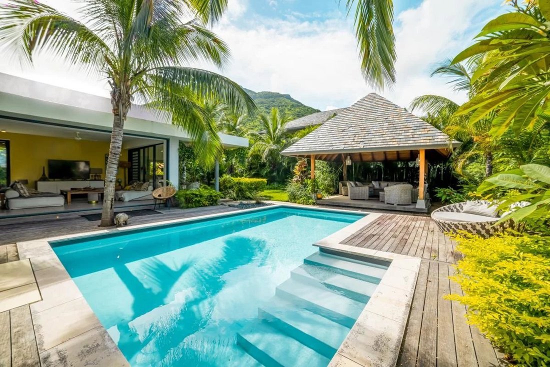 Villa in Grande Riviere Noire, Rivière Noire District, Mauritius 1 - 14425424