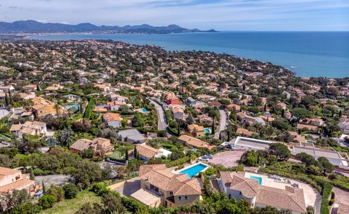 Land in Ecarts, Roquebrune-sur-Argens, France 1