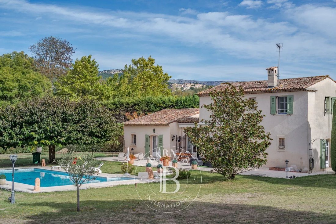 Villa in Châteauneuf-Grasse, Provence-Alpes-Côte d'Azur, France 1 - 12306683