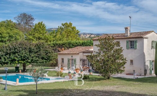 Villa in Châteauneuf-Grasse, Provence-Alpes-Côte d'Azur, France 1