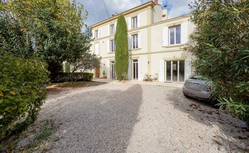 Estate in Cabannes, Provence-Alpes-Côte d'Azur, France 1