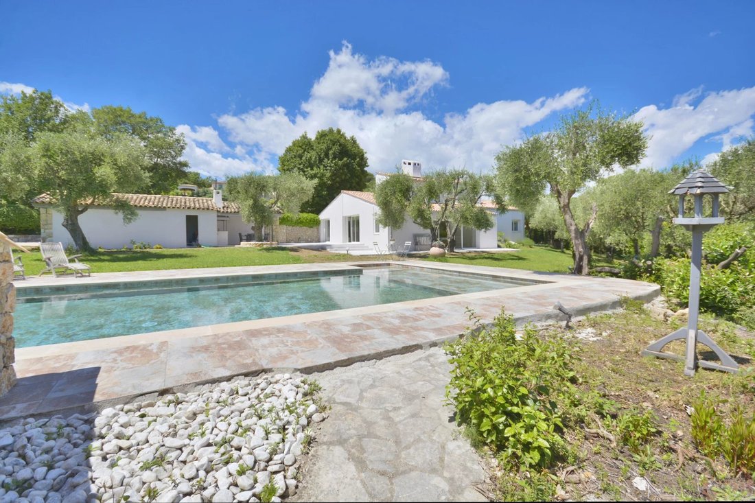 Villa in Châteauneuf-Grasse, Provence-Alpes-Côte d'Azur, France 5 - 14885997