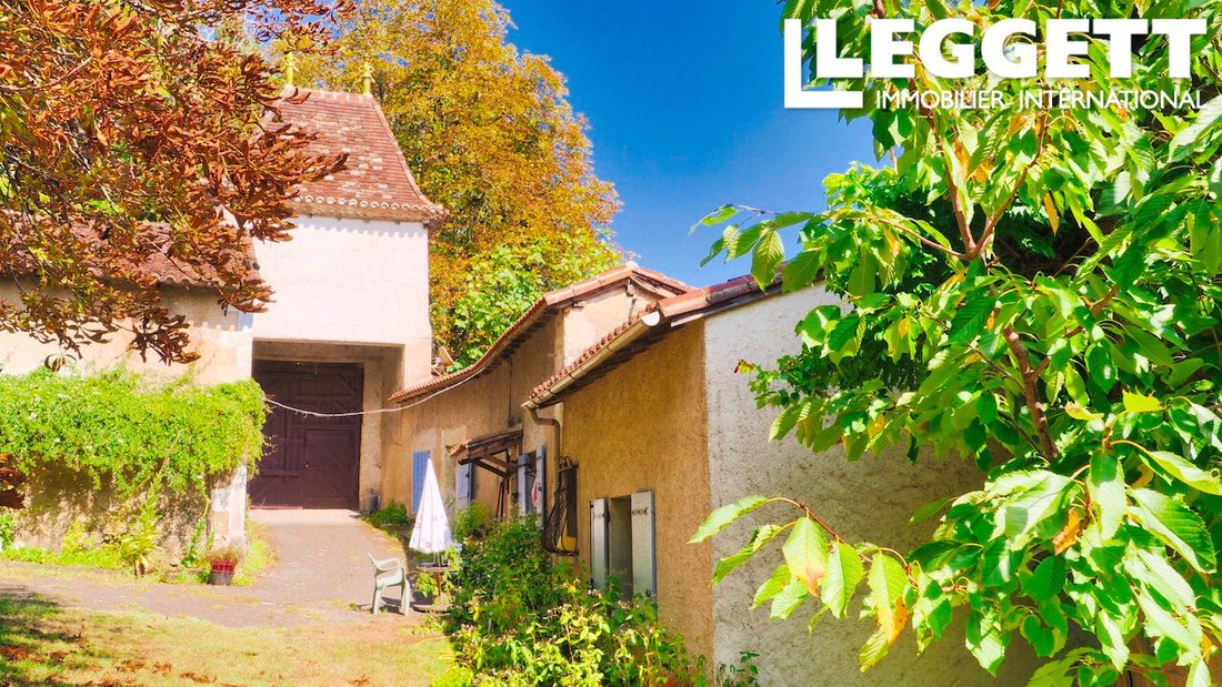 Le Petit Château du Soleil: A 17th-Century Jewel in Périgord’s Golden Light
