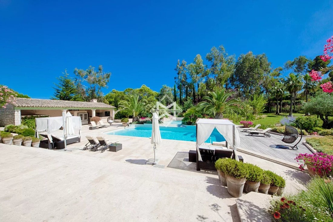 Villa in Mougins, Provence-Alpes-Côte d'Azur, France 3 - 14108041