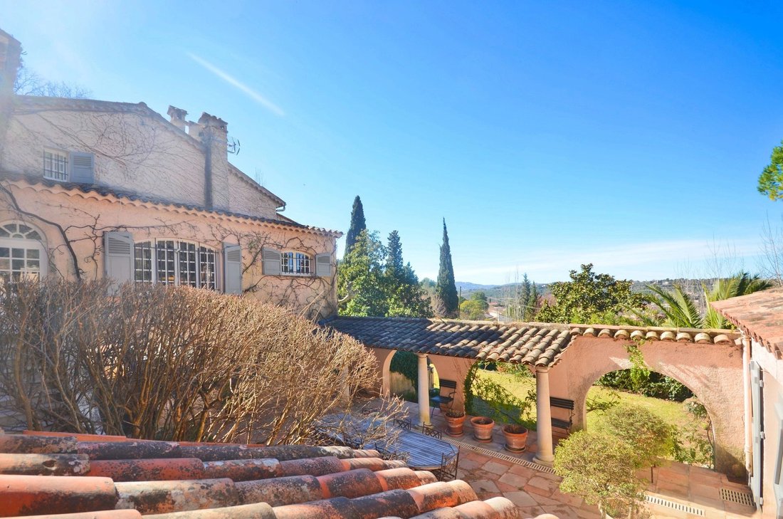 Villa in Grasse, Provence-Alpes-Côte d'Azur, France 5 - 12112365