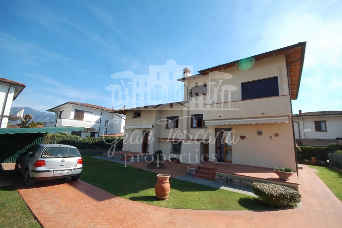 Villa in Tonfano, Pietrasanta, Italy 1 - 14428015