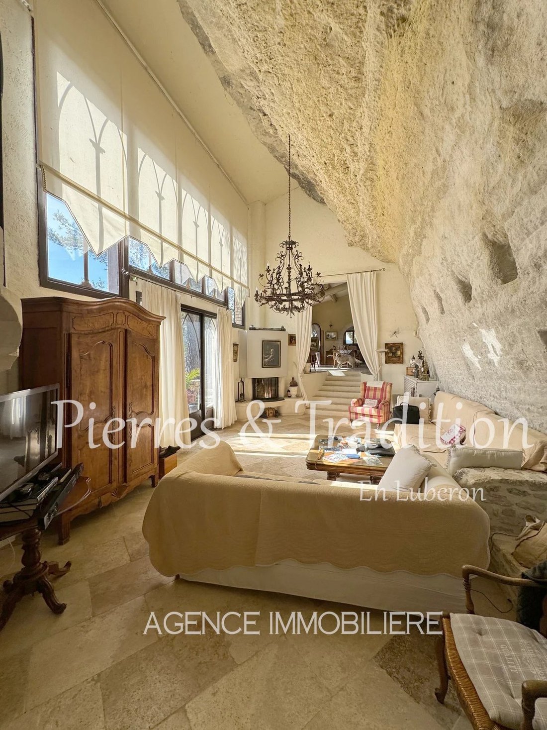 Estate in Goult, Provence-Alpes-Côte d'Azur, France 3 - 14198486