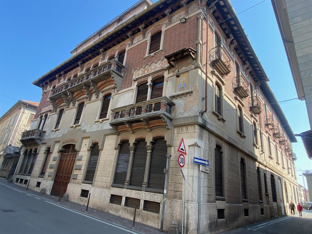 La Corona di Osnago: A Belle Époque Palace Between Lakes and Legends