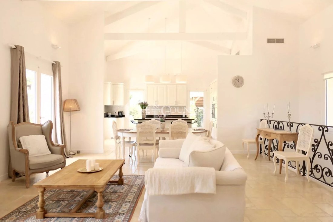 Villa in Mougins, Provence-Alpes-Côte d'Azur, France 5 - 13859173