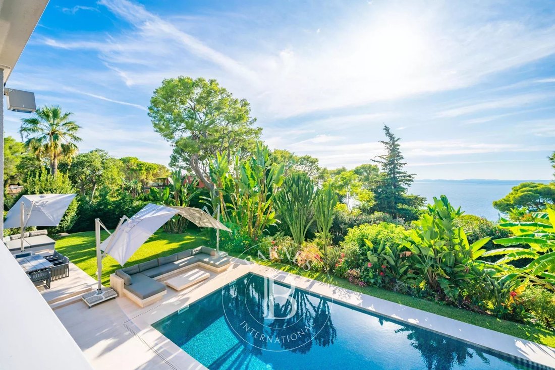 Villa in Saint-Jean-Cap-Ferrat, Provence-Alpes-Côte d'Azur, France 2 - 13332178