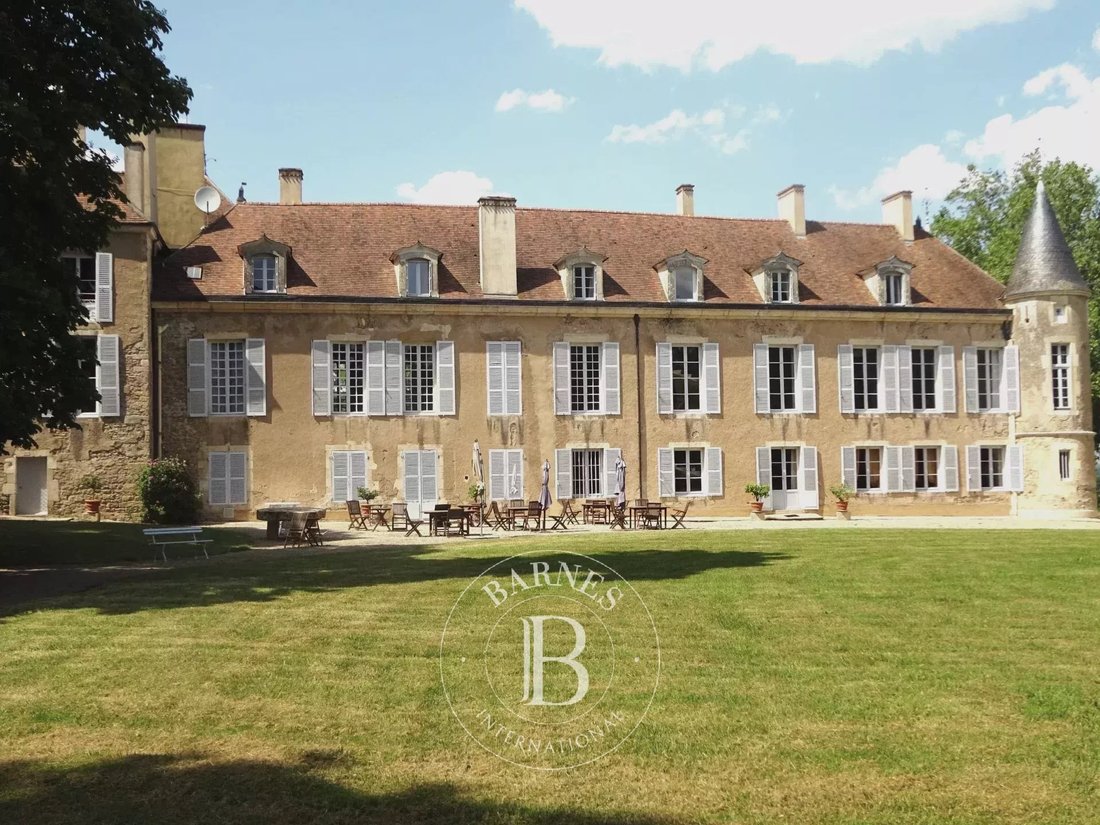Castle in Centre Ville, Avallon, France 1 - 13824279