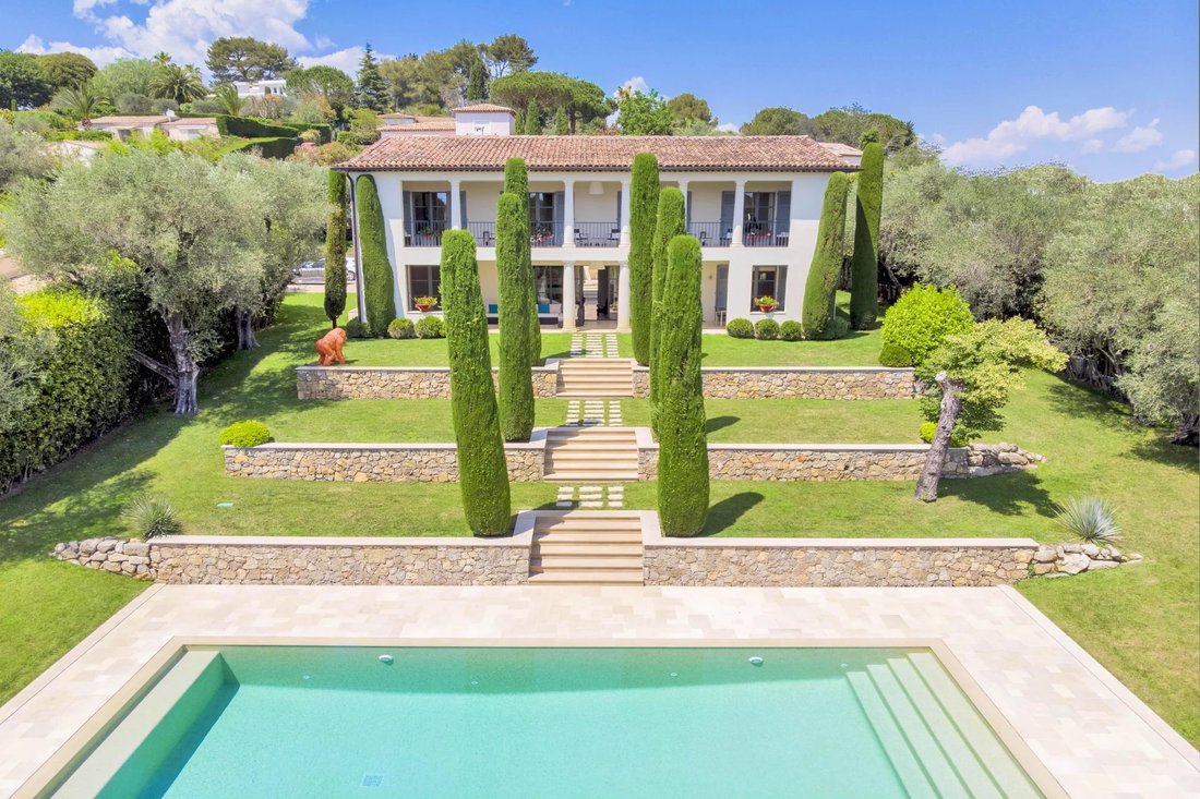 Villa in Les Indes les-Groulles, Mouans-Sartoux, France 2 - 12112396
