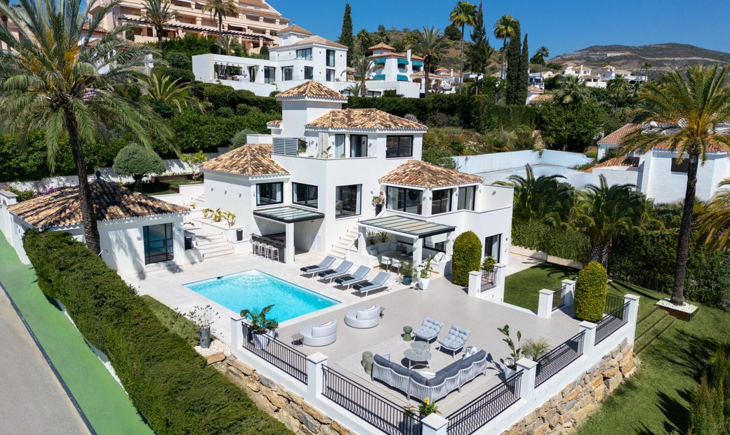 Award Winning Luxury Real Estate Agency. Luxurious Villa In Marbella ...