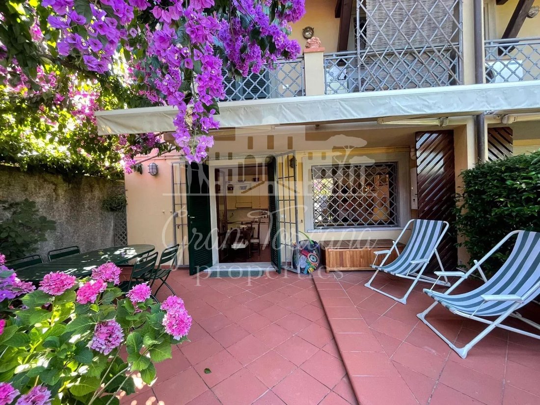 Apartment in Caranna-Vaiana, Forte dei Marmi, Tuscany 1 - 12094159