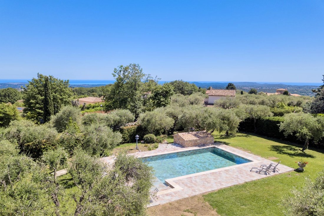 Villa in Châteauneuf-Grasse, Provence-Alpes-Côte d'Azur, France 4 - 14885997