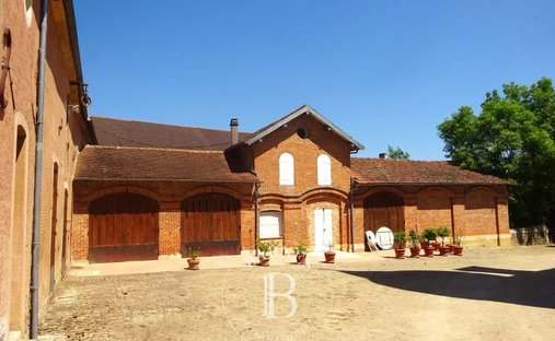 Château Avallon 1500.0 Sqm 25 Bedrooms