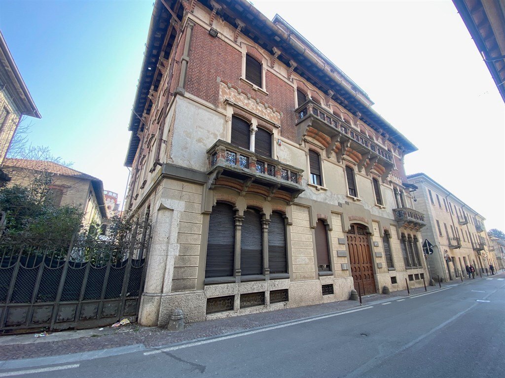La Corona di Osnago: A Belle Époque Palace Between Lakes and Legends