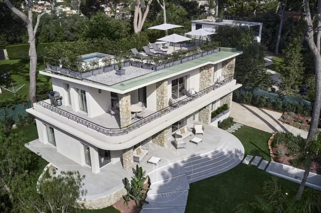 Villa in Antibes, Provence-Alpes-Côte d'Azur, France 1 - 13558397