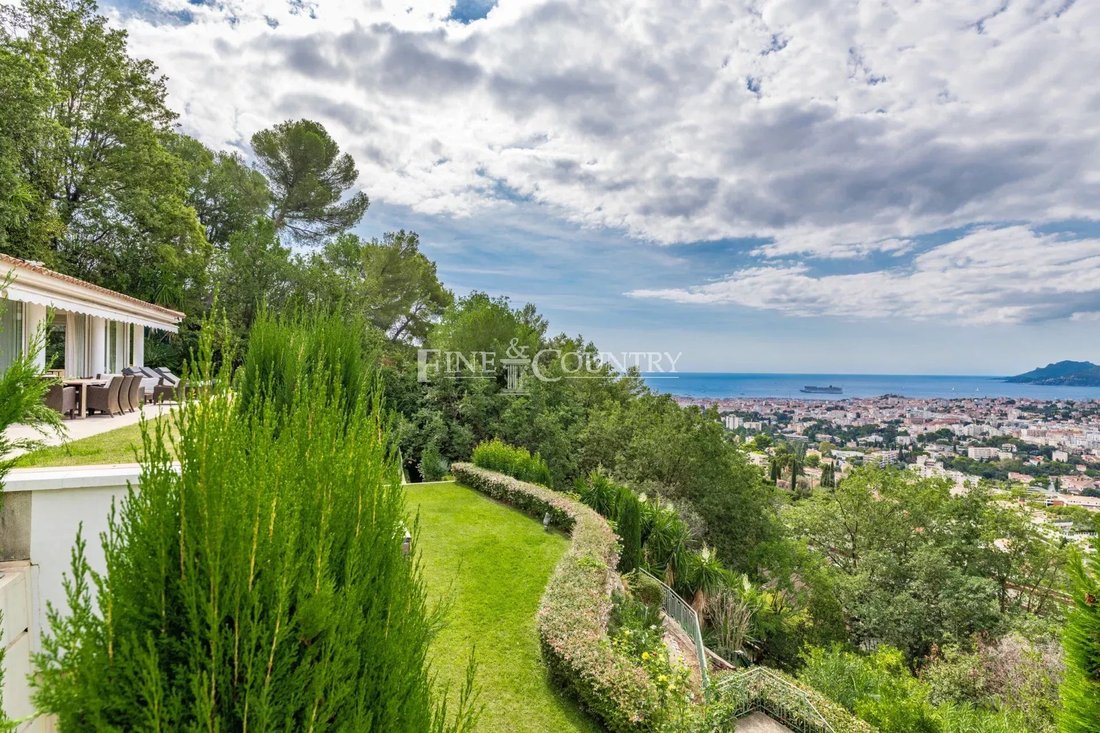 Villa in Cannes, Provence-Alpes-Côte d'Azur, France 3 - 13782448