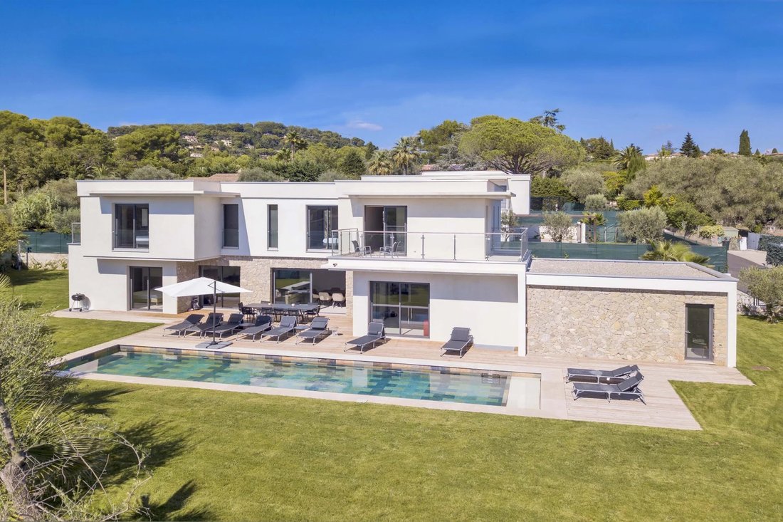 Villa in Mougins, Provence-Alpes-Côte d'Azur, France 1 - 12112376