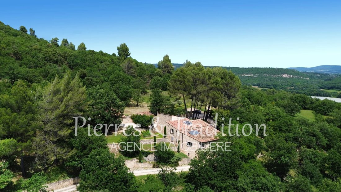 Estate in Saint-Martin-de-Castillon, Provence-Alpes-Côte d'Azur, France 3 - 13672973