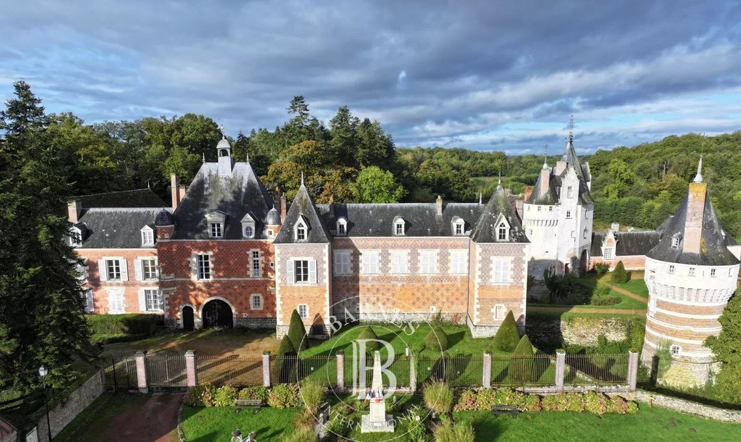 Castle for Sale in Frazé, Centre-Val de Loire, France