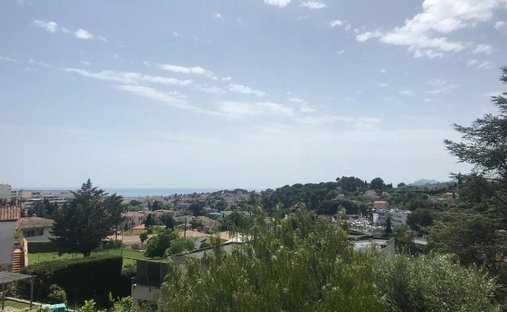 Land in Vieux Cannet, Le Cannet, France 1