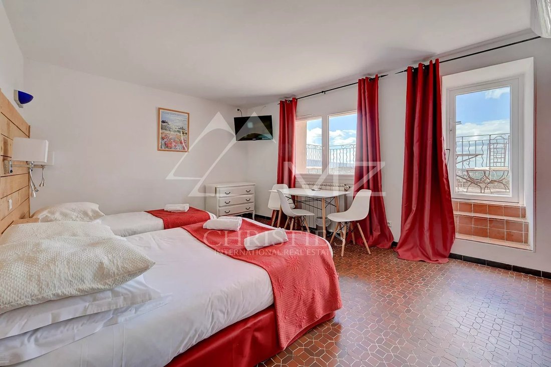 Bonnieux, Provence-Alpes-Côte d'Azur, France 3 - 14282844