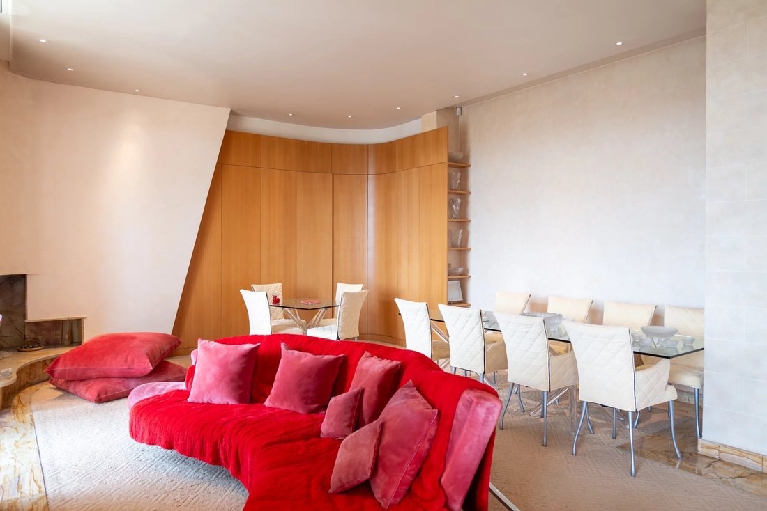 Apartment in Triangle d'Or, Paris 8e Arrondissement, Paris 5 - 14876731