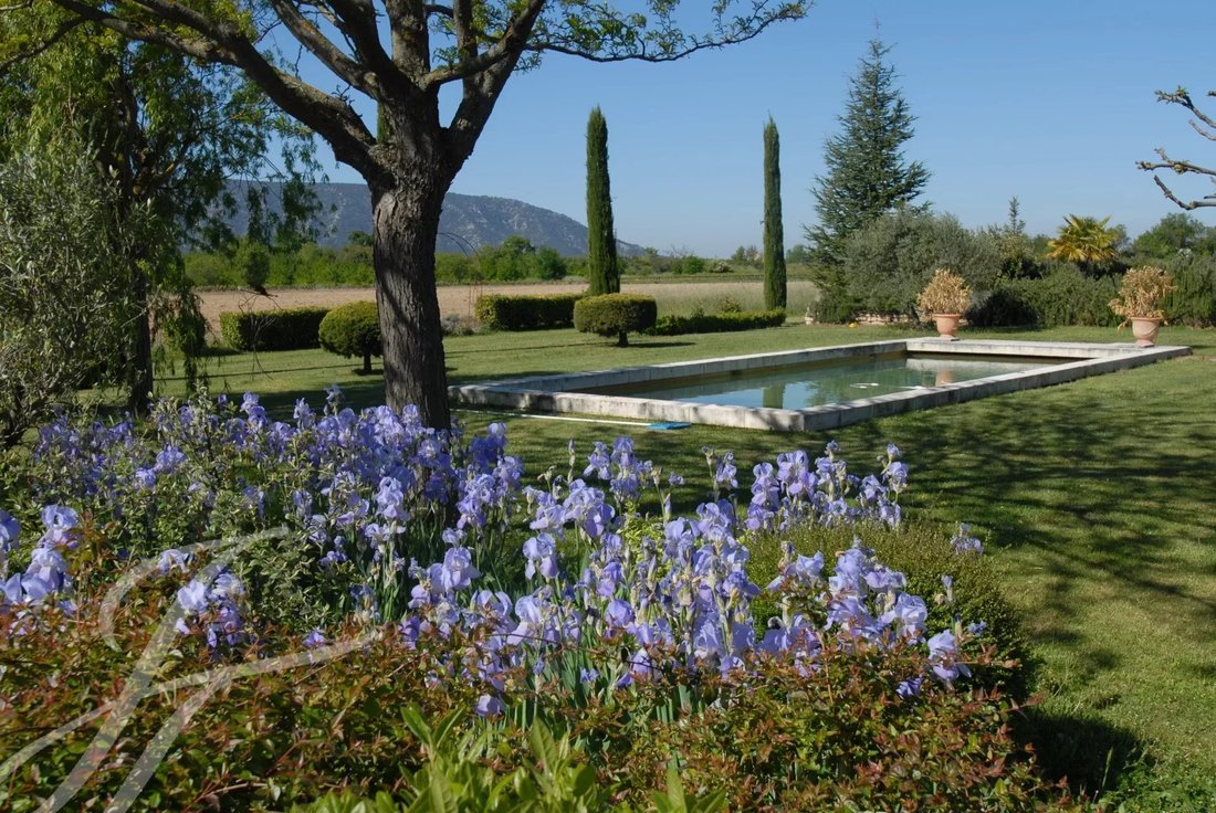 House in Cabrières-d'Avignon, Provence-Alpes-Côte d'Azur, France 1 - 15196717