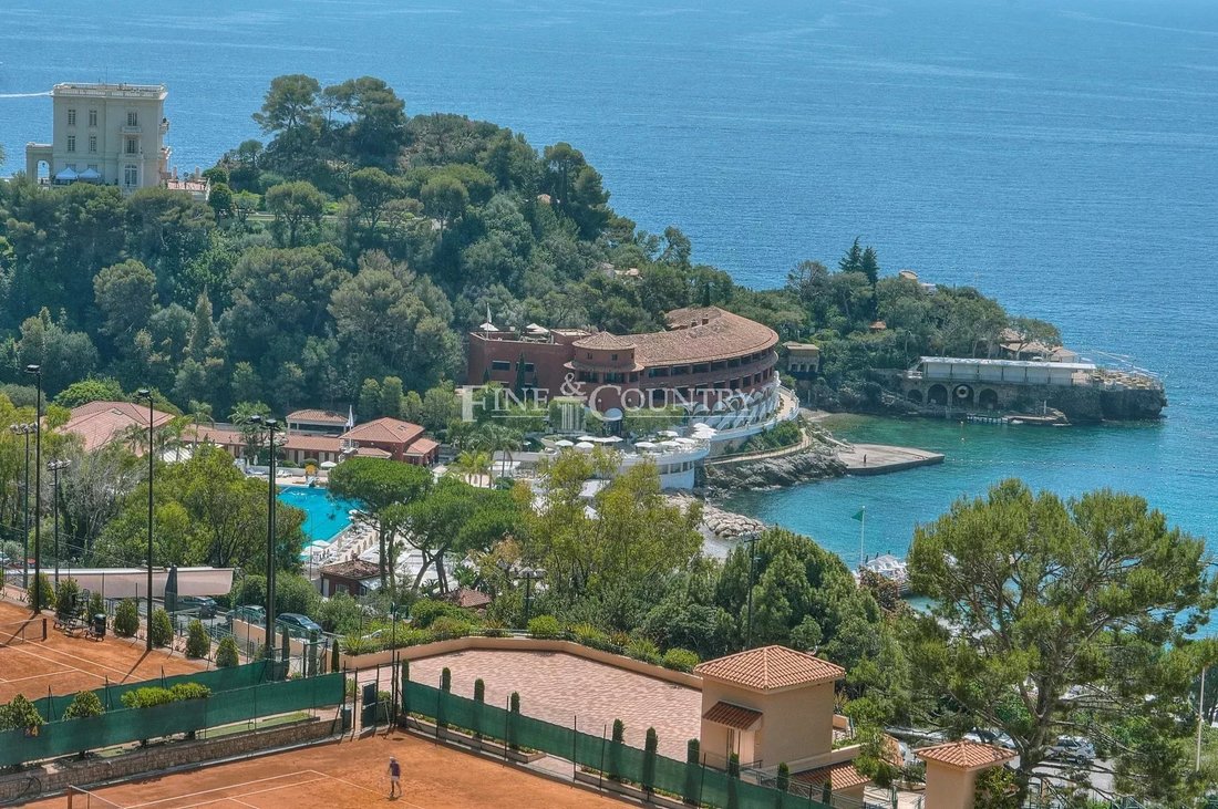 Villa in French Riviera, Provence-Alpes-Côte d'Azur, France 1 - 13046066