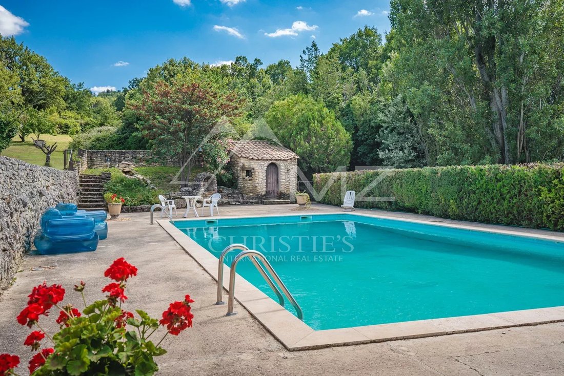 Estate in Apt, Provence-Alpes-Côte d'Azur, France 2 - 14444007