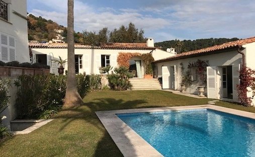 Villa in Centre du Village, La Colle-sur-Loup, France 1