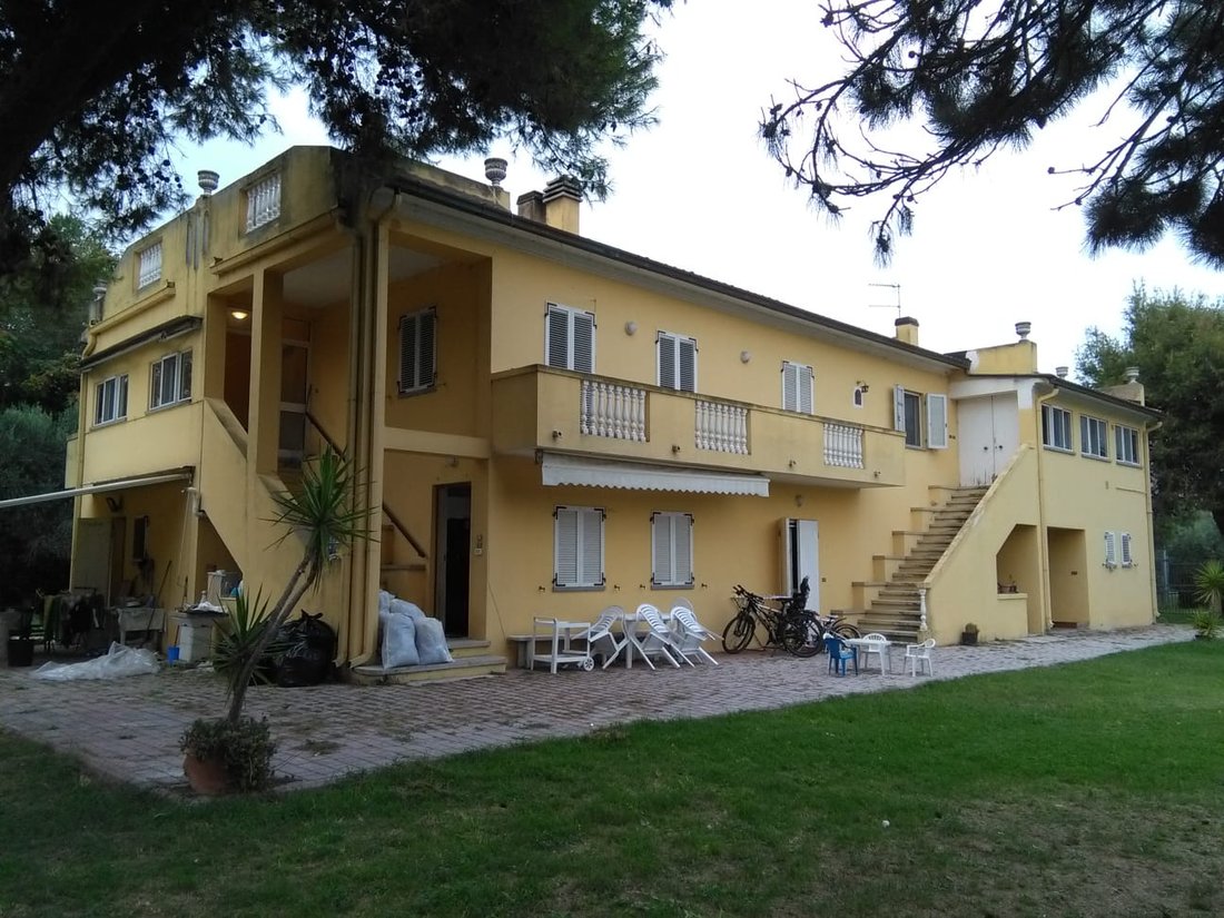 Villa in Mosciano Sant'Angelo, Abruzzo, Italy 1 - 15198430