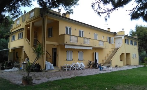 Villa in Mosciano Sant'Angelo, Abruzzo, Italy 1