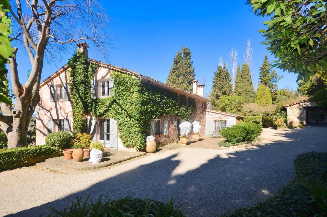 Villa in Grasse, Provence-Alpes-Côte d'Azur, France 1 - 12112365
