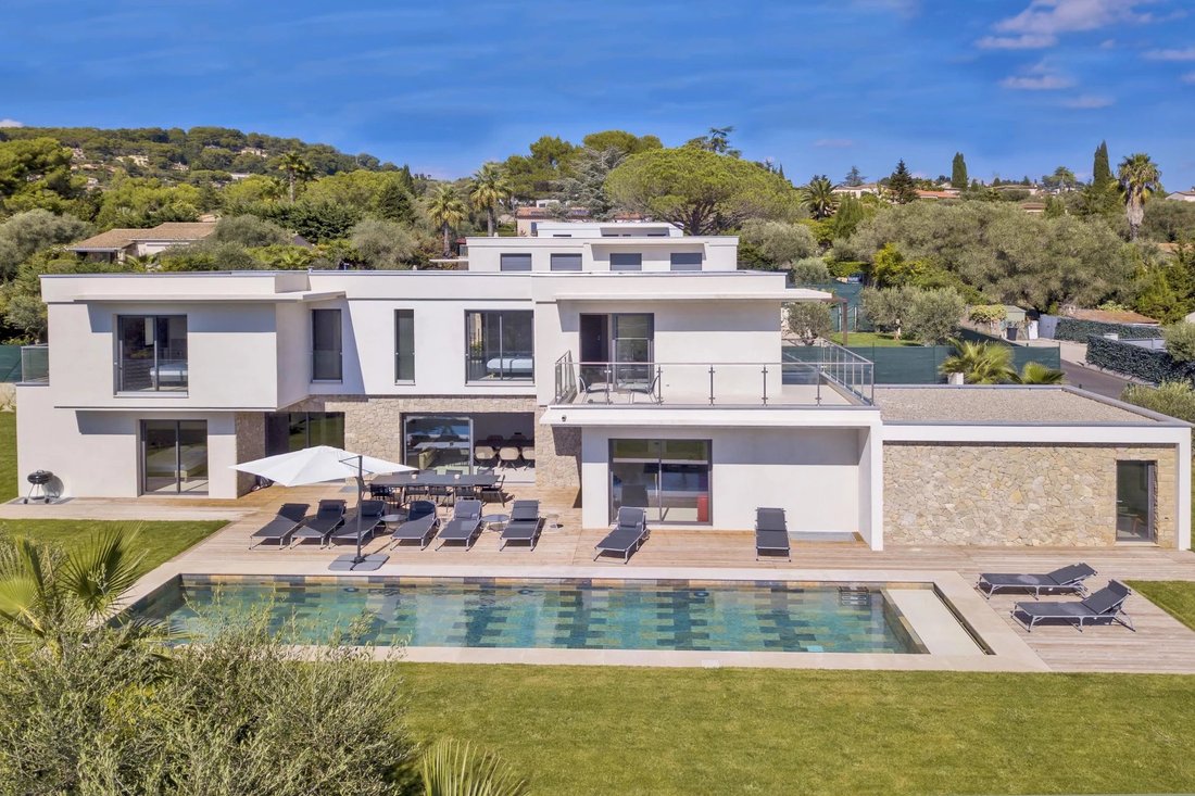 Villa in Mougins, Provence-Alpes-Côte d'Azur, France 2 - 12112376