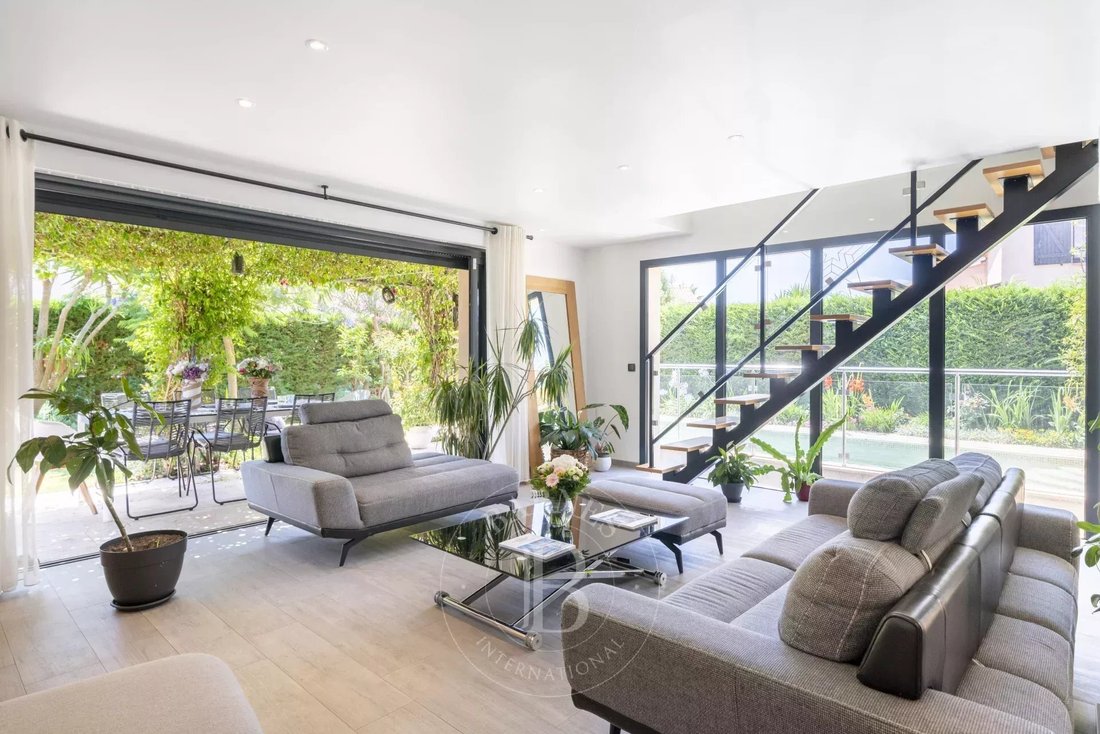 Villa in Antibes, Provence-Alpes-Côte d'Azur, France 3 - 14469221