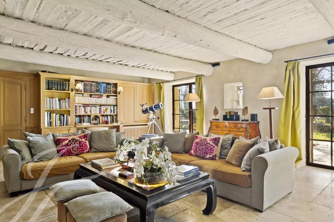 House in Cabrières-d'Avignon, Provence-Alpes-Côte d'Azur, France 2 - 15196717