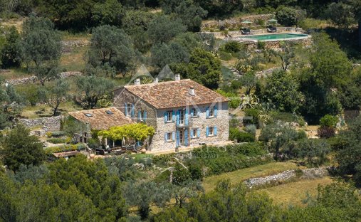 Estate in Callas, Provence-Alpes-Côte d'Azur, France 1