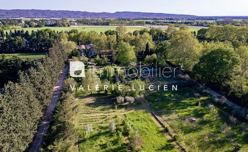 Estate in Saint-Rémy-de-Provence, Provence-Alpes-Côte d'Azur, France 1