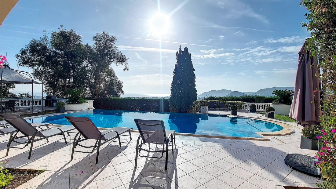Villa in Les Termes, Mandelieu-la-Napoule, France 1 - 13822631